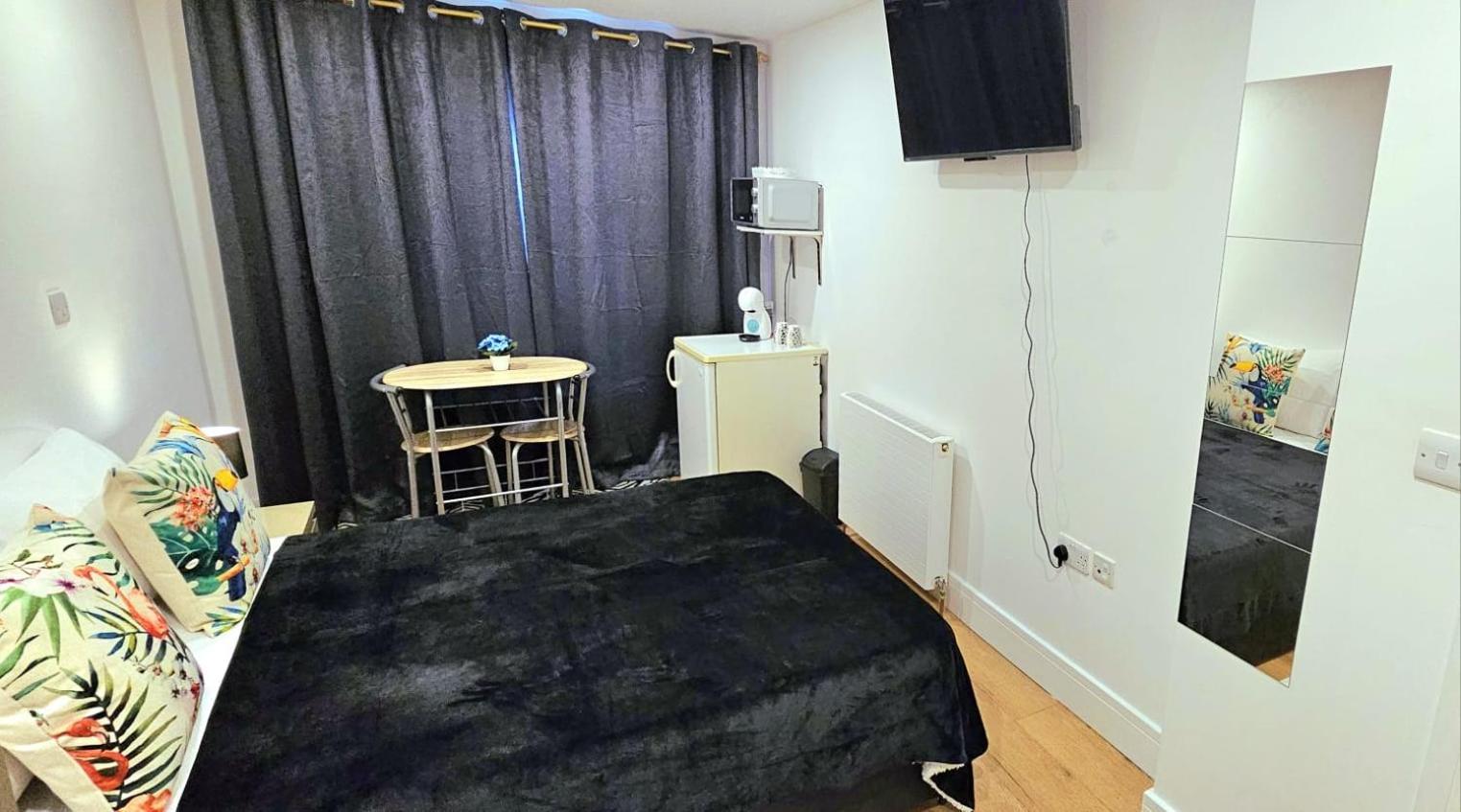 Penelope Ensuite Double Room London Exterior photo