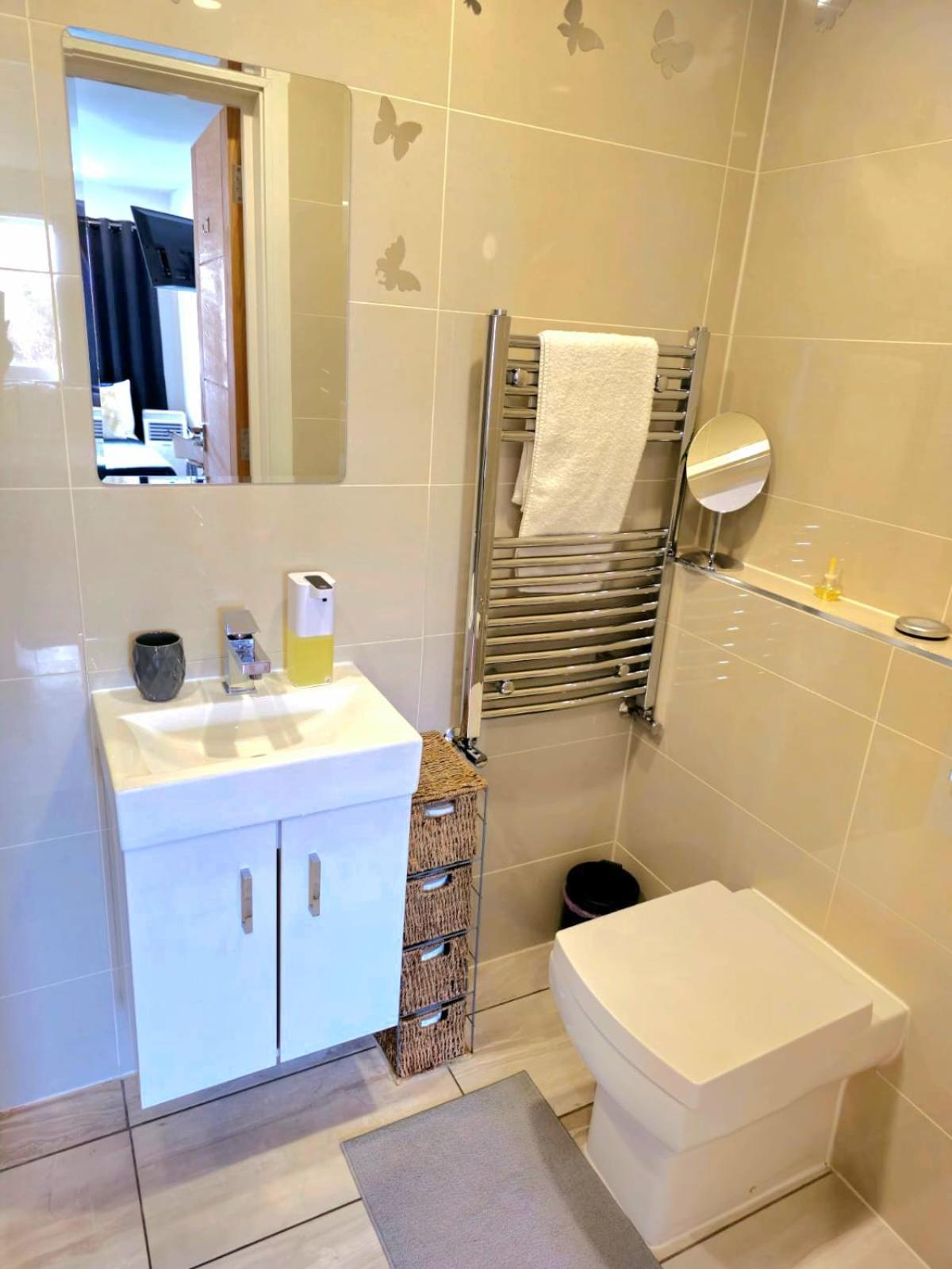 Penelope Ensuite Double Room London Exterior photo