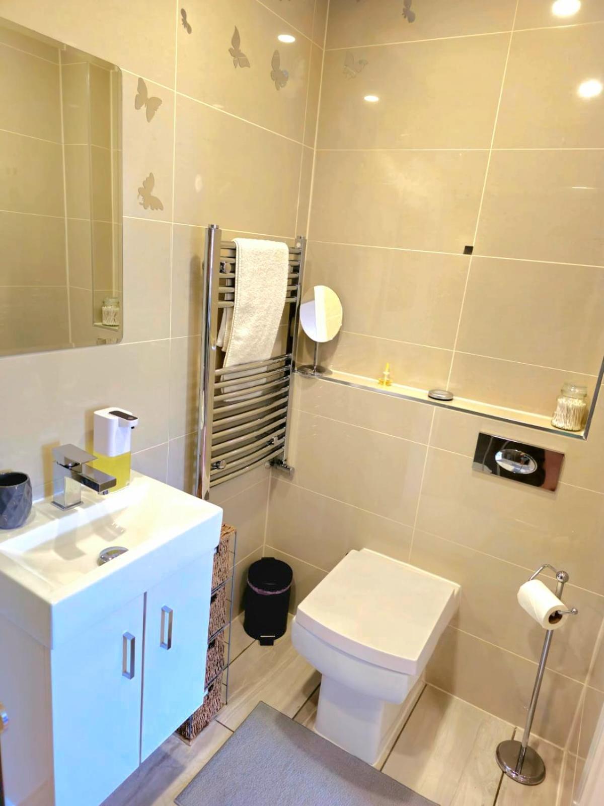 Penelope Ensuite Double Room London Exterior photo